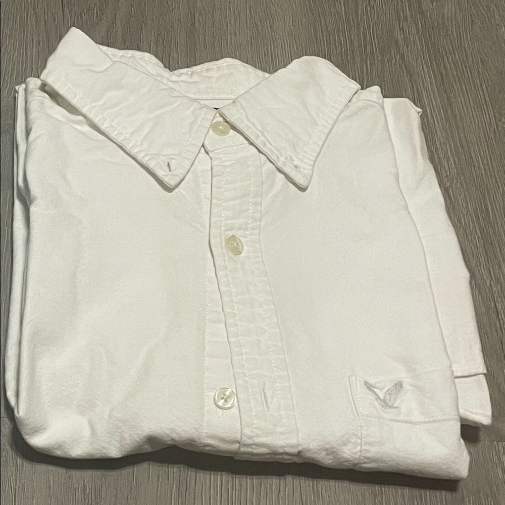 American Eagle button long sleeve button down. Size large.